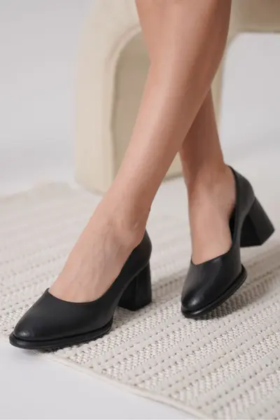 Siyah Cilt Kadın Stiletto TR18MS05C