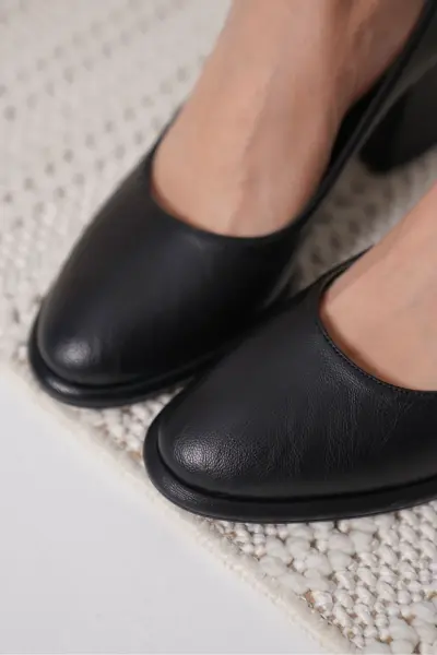 Siyah Cilt Kadın Stiletto TR18MS05C