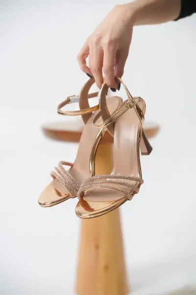 Kadın Rose Gold Taşlı Sandalet TR20MY09F