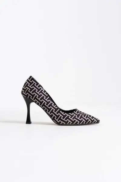 Kadın Siyah Desenli Stiletto TR08MS12A
