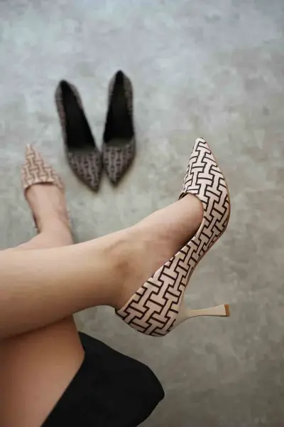 Kadın Siyah Desenli Stiletto TR08MS12A