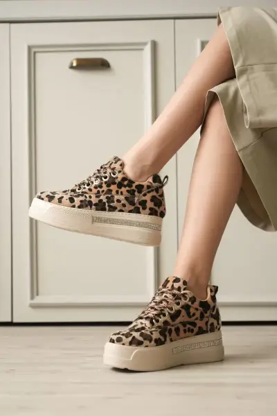 Kadın Leopar Desenli Gizli Topuklu Sneaker TR04MS01E