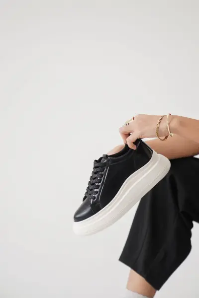 Kadın Siyah Sneaker TR01MS05A