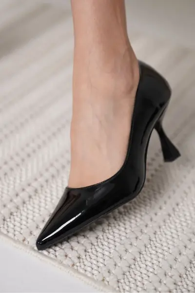 Siyah Rugan Kadın Stiletto TR18MS01A