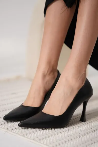Siyah Cilt Kadın Stiletto TR18MS03F