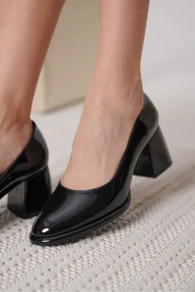 Siyah Rugan Kadın Stiletto TR18MS05A