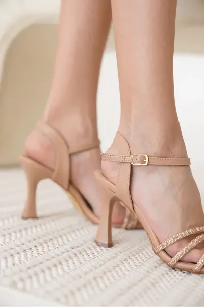 Nude Kadın Taşlı Sandalet TR20MY15D
