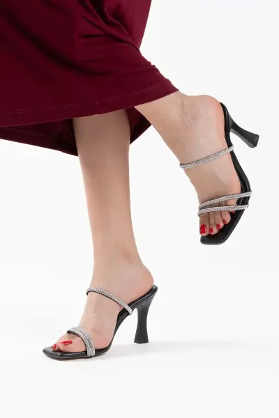Siyah Taşlı İnce Bantlı Kadın Topuklu Terlik BY20MY01A