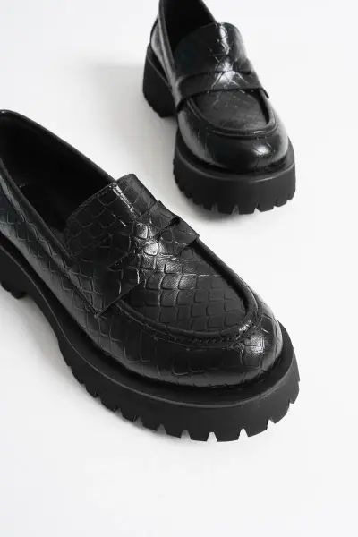 Kadın Günlük Siyah Kroko Loafer Ayakkabı TR10MS02G