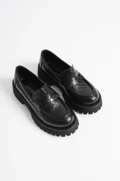 Kadın Günlük Siyah Kroko Loafer Ayakkabı TR10MS02G