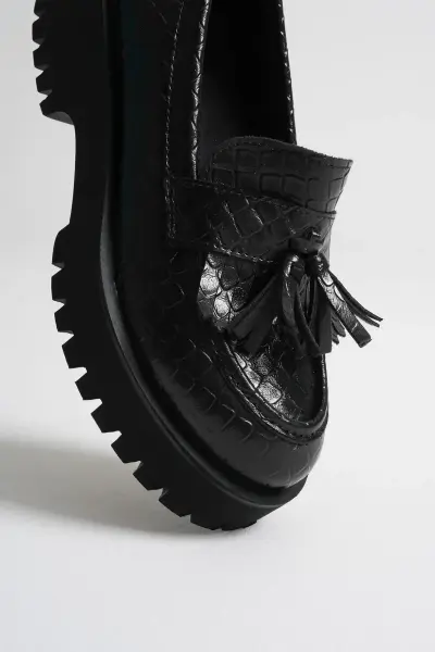 Kadın Günlük Siyah Kroko Baskılı Loafer Ayakkabı TR10MS03G