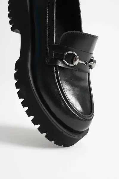Toka Detaylı Siyah Günlük Loafer Ayakkabı TR10MS04A