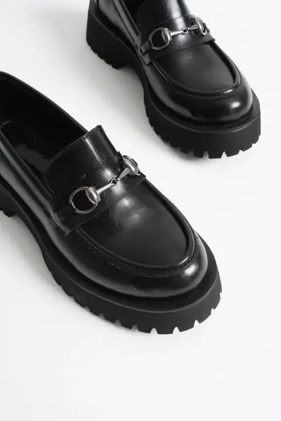 Toka Detaylı Siyah Günlük Loafer Ayakkabı TR10MS04A