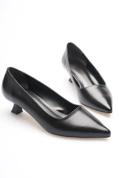 Siyah Kadın Günlük Kısa Topuklu Stiletto Ayakkabı TR20MS03A