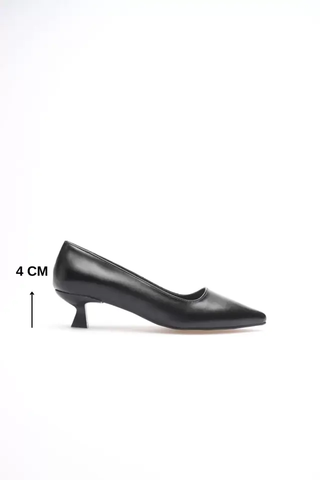 Siyah Kadın Günlük Kısa Topuklu Stiletto Ayakkabı TR20MS03A