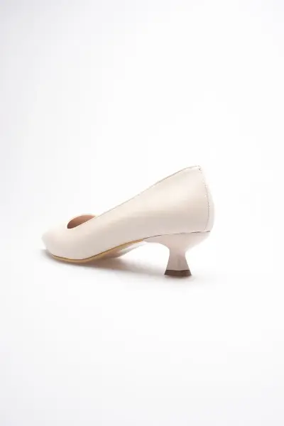 Bej Kadın Günlük Kısa Topuklu Stiletto Ayakkabı TR20MS03B