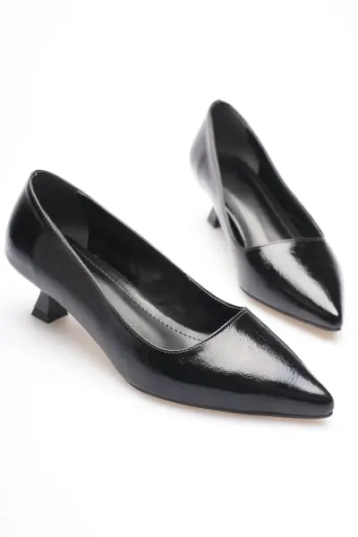 Kadın Siyah Kırışık Rugan Kısa Topuklu Stiletto Ayakkabı TR20MS03C