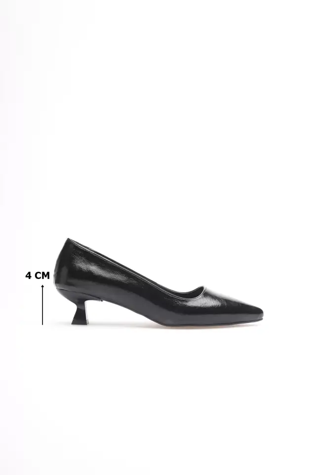 Kadın Siyah Kırışık Rugan Kısa Topuklu Stiletto Ayakkabı TR20MS03C
