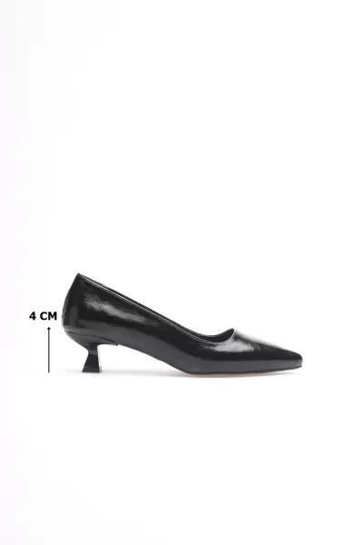 Kadın Siyah Kırışık Rugan Kısa Topuklu Stiletto Ayakkabı TR20MS03C