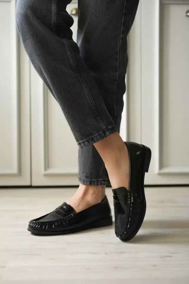 Siyah Parlak Deri Görünümlü Penny Loafer TR88MS02A