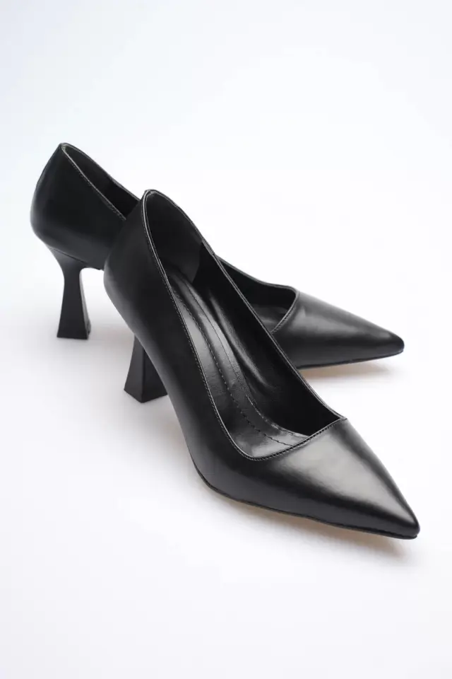 Siyah Sivri Burun Orta Topuklu Kadın Stiletto TR20MS02A