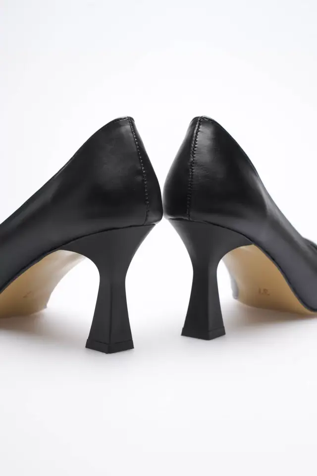 Siyah Sivri Burun Orta Topuklu Kadın Stiletto TR20MS02A
