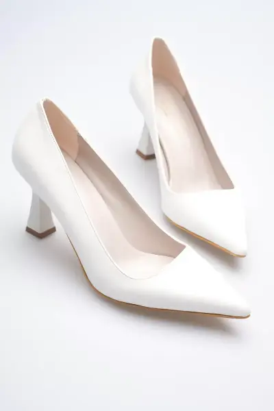 Beyaz Sivri Burun Orta Topuklu Kadın Stiletto TR20MS02B