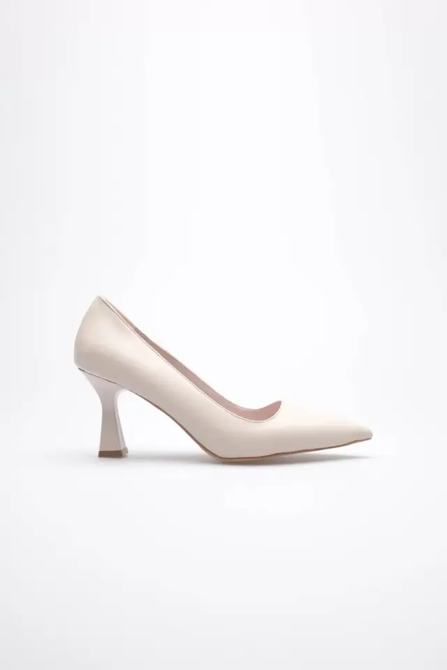 Bej Sivri Burun Orta Topuklu Kadın Stiletto TR20MS02C
