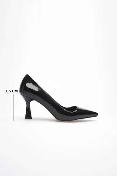 Siyah Rugan Sivri Burun Orta Topuklu Kadın Stiletto TR20MS02E