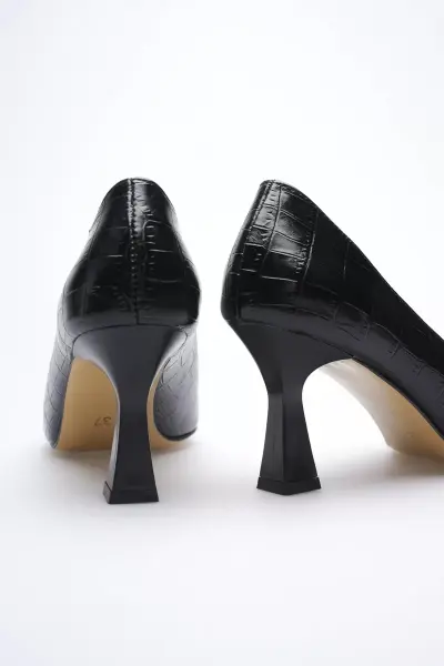 Siyah Kroko Sivri Burun Orta Topuklu Kadın Stiletto TR20MS02F