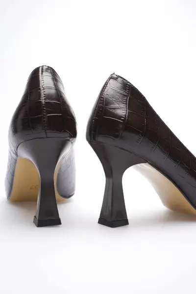 Acı Kahve Kroko Sivri Burun Orta Topuklu Kadın Stiletto TR20MS02G