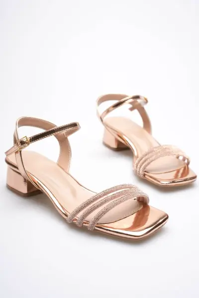 Kadın Rose Gold Taş Detaylı Kalın Topuklu Şık Sandalet TR20MY26F