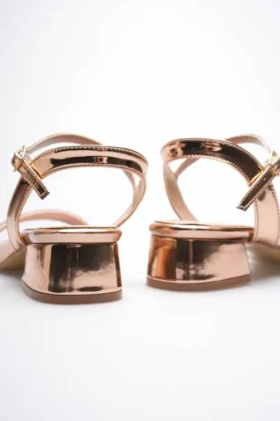 Kadın Rose Gold Taş Detaylı Kalın Topuklu Şık Sandalet TR20MY26F