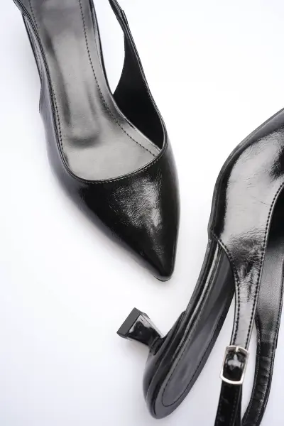 Kadın Siyah Kırışık Rugan Sivri Burun Slingback Kısa Topuklu Ayakkabı TR20MS04C