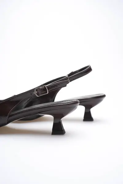 Kadın Acı Kahve Kırışık Rugan Sivri Burun Slingback Kısa Topuklu Ayakkabı TR20MS04D